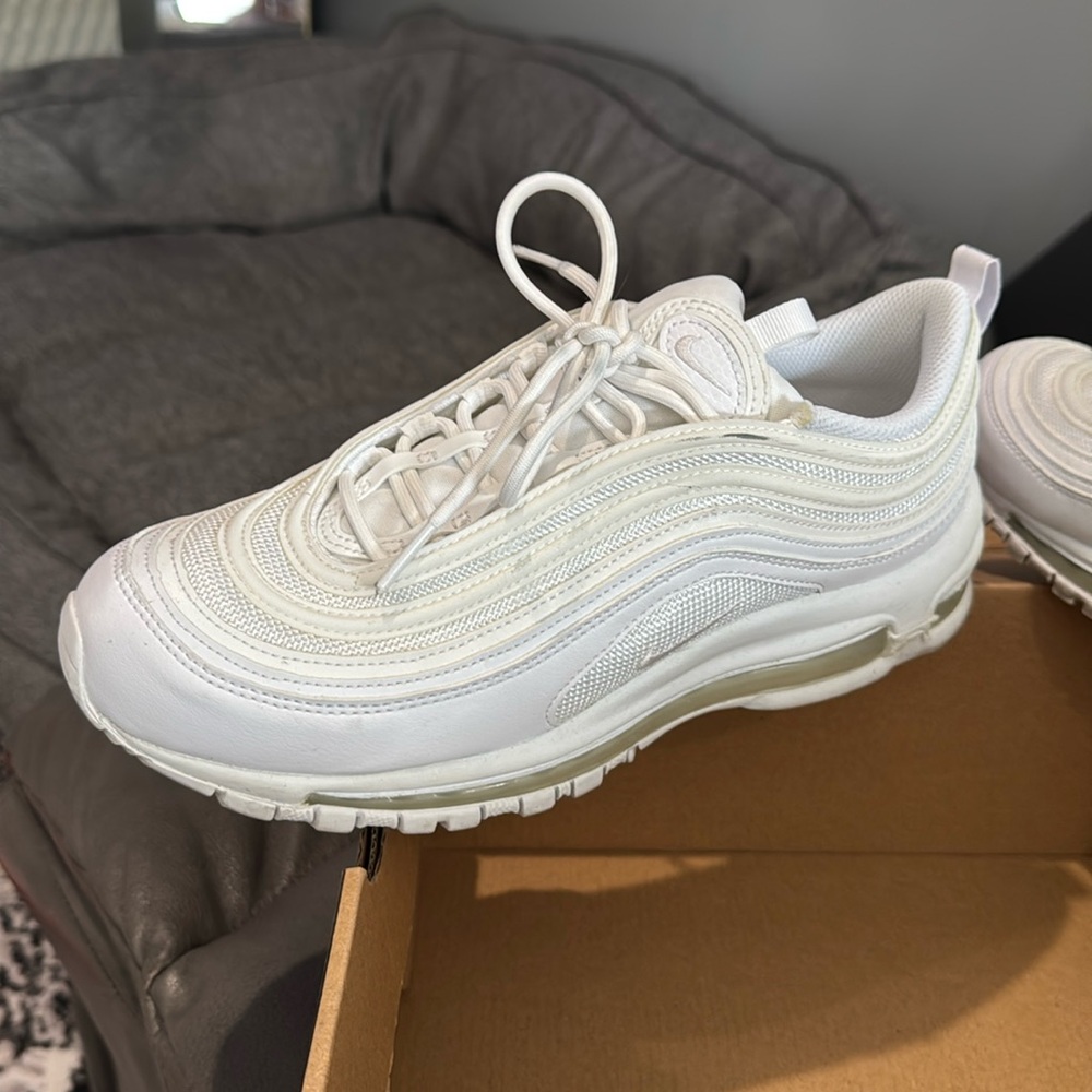 Nike women’s air max 97 size 9.5 NEW CONDITION